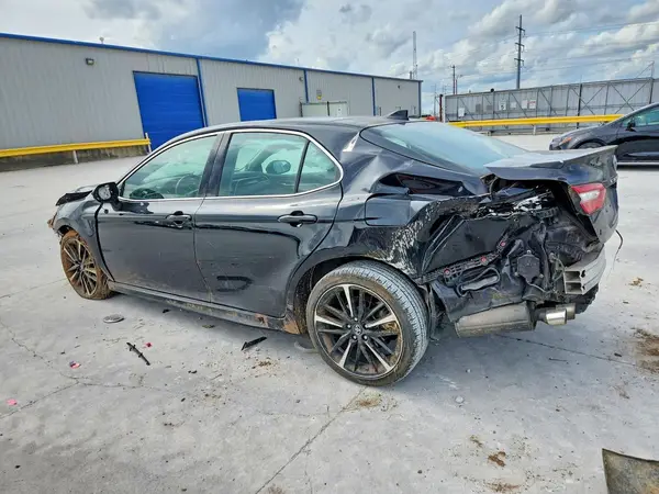 4T1B61HK9JU142002 2018 TOYOTA CAMRY - Image 2