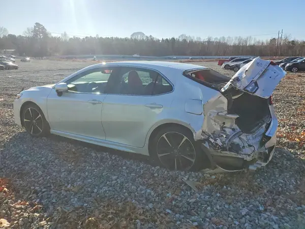 4T1B61HK9JU142825 2018 TOYOTA CAMRY - Image 2