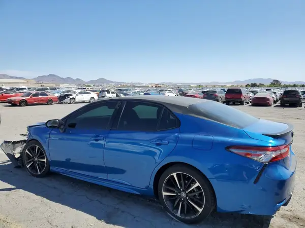 4T1B61HK9JU150763 2018 TOYOTA CAMRY - Image 2