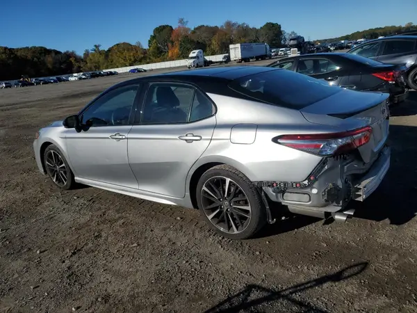 4T1B61HK9JU151590 2018 TOYOTA CAMRY - Image 2