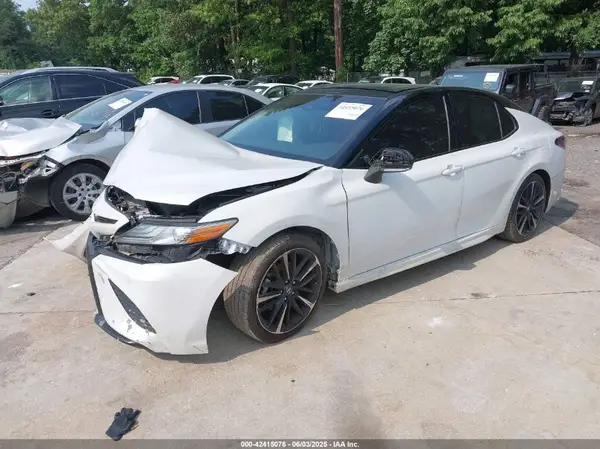 4T1B61HK9JU156725 2018 TOYOTA CAMRY - Image 2