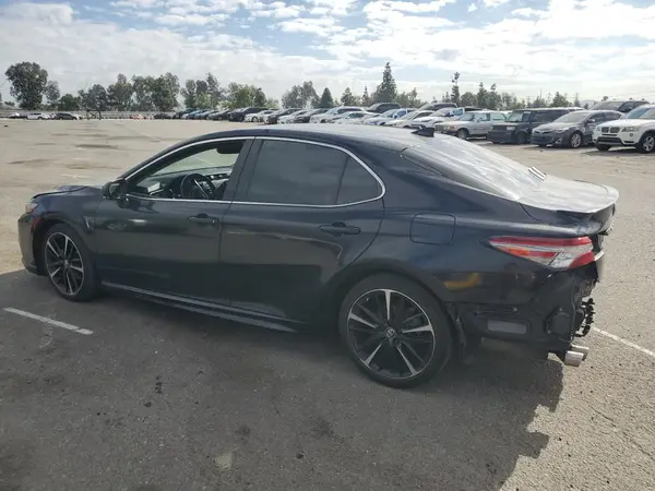 4T1B61HK9JU158135 2018 TOYOTA CAMRY - Image 2