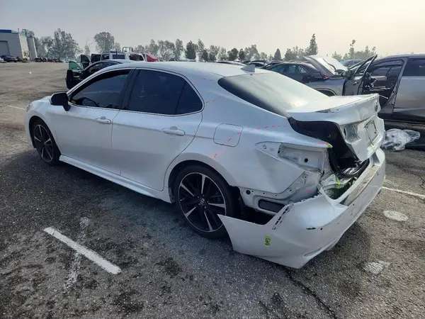 4T1B61HK9JU158927 2018 TOYOTA CAMRY - Image 2