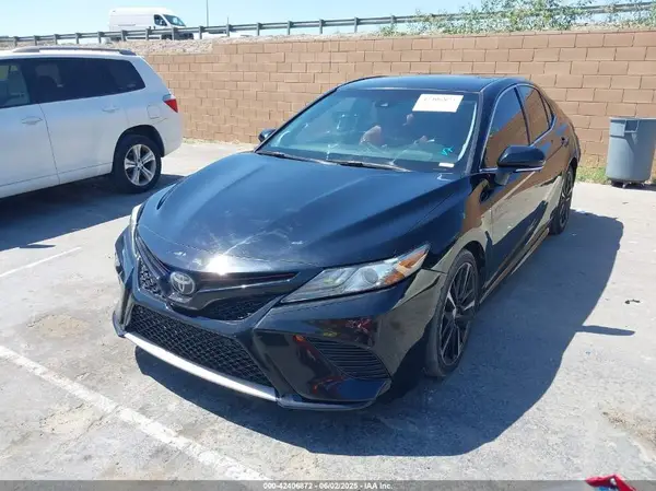 4T1B61HK9JU159513 2018 TOYOTA CAMRY - Image 2