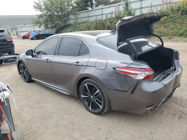 4T1B61HK9JU503373 2018 TOYOTA CAMRY - Image 2