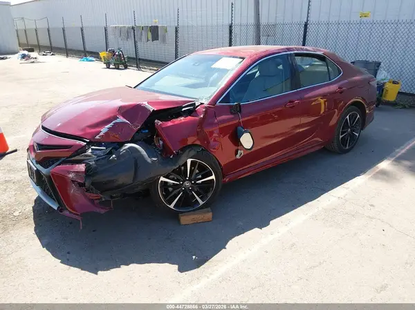 4T1B61HK9JU505401 2018 TOYOTA CAMRY - Image 2