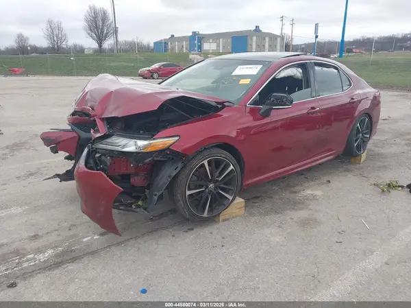 4T1B61HK9JU539743 2018 TOYOTA CAMRY - Image 2
