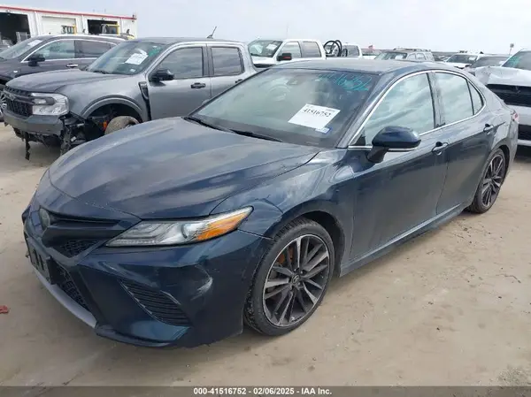 4T1B61HK9JU588120 2018 TOYOTA CAMRY - Image 2