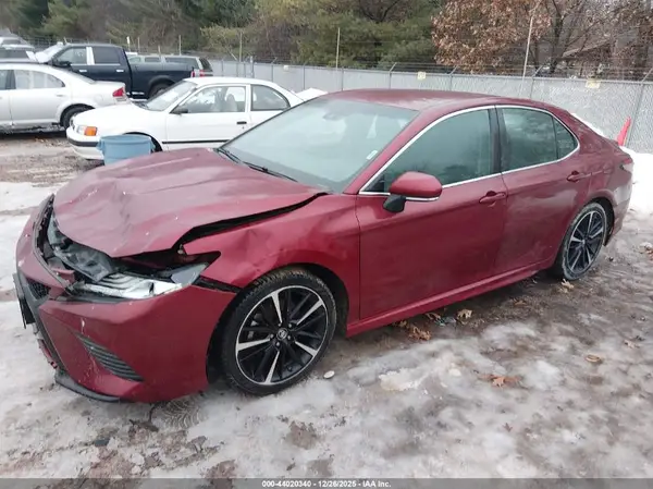 4T1B61HK9JU652043 2018 TOYOTA CAMRY - Image 2