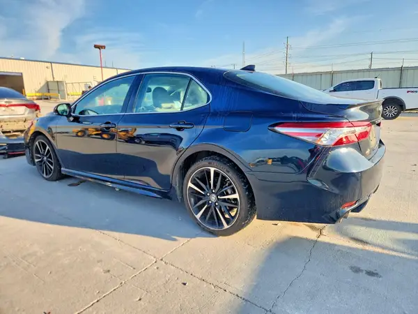 4T1B61HK9JU665178 2018 TOYOTA CAMRY - Image 2