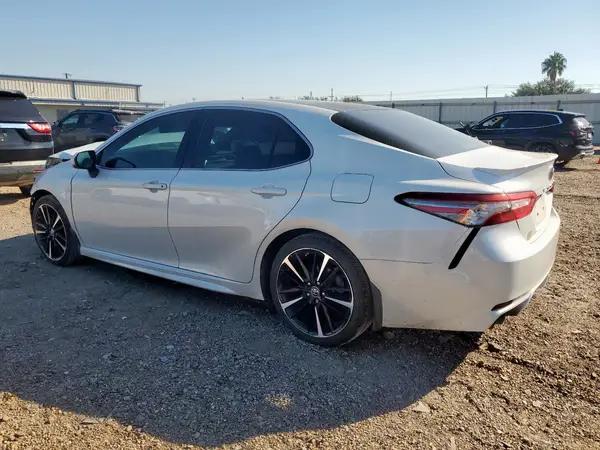 4T1B61HK9JU667884 2018 TOYOTA CAMRY - Image 2