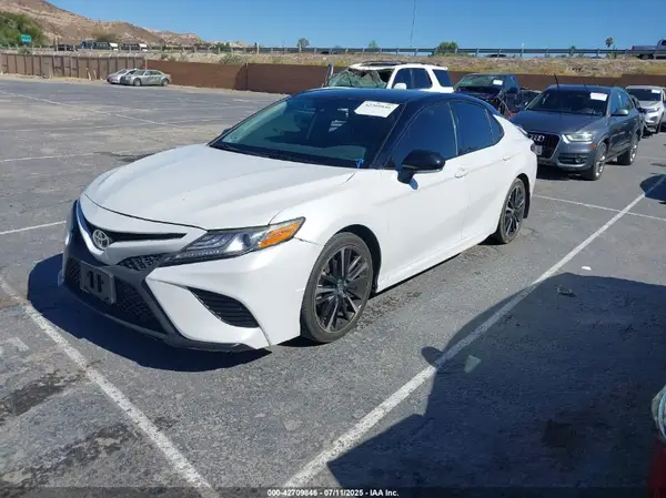 4T1B61HK9KU217637 2019 TOYOTA CAMRY - Image 2