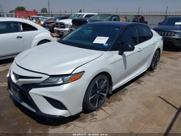 4T1B61HK9KU262383 2019 TOYOTA CAMRY - Image 2