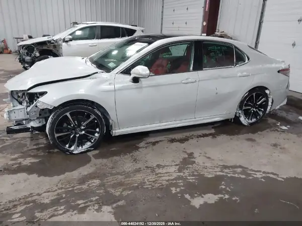 4T1B61HK9KU765962 2019 TOYOTA CAMRY - Image 2