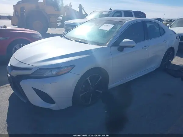 4T1B61HKXJU013802 2018 TOYOTA CAMRY - Image 2