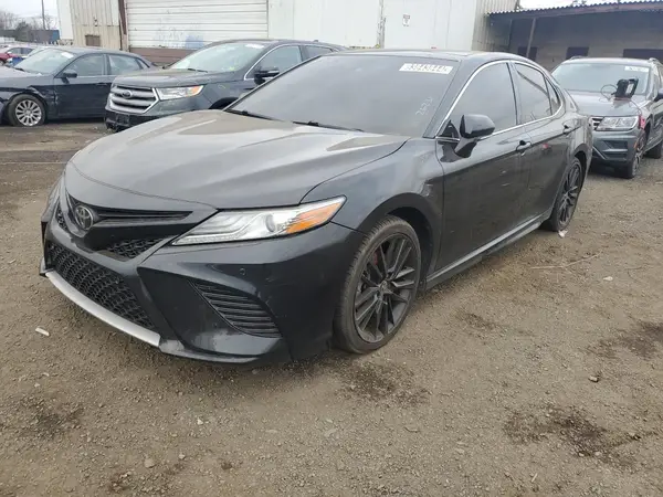 4T1B61HKXJU015727 2018 TOYOTA CAMRY - Image 1