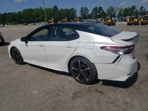 4T1B61HKXJU023343 2018 TOYOTA CAMRY - Image 2