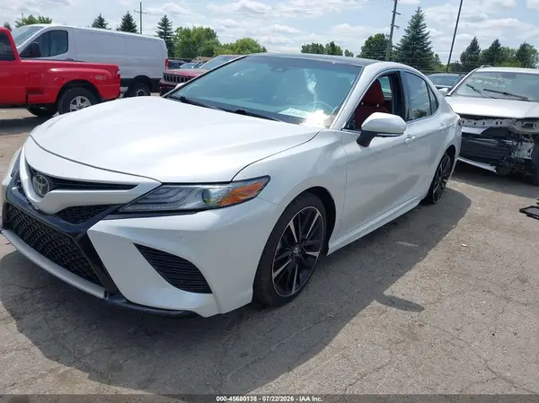 4T1B61HKXJU038134 2018 TOYOTA CAMRY - Image 2
