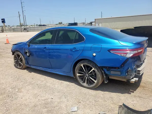 4T1B61HKXJU040689 2018 TOYOTA CAMRY - Image 2