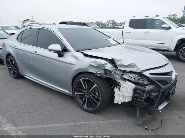 4T1B61HKXJU054561 2018 TOYOTA CAMRY - Image 1