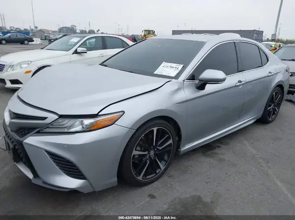 4T1B61HKXJU054561 2018 TOYOTA CAMRY - Image 2