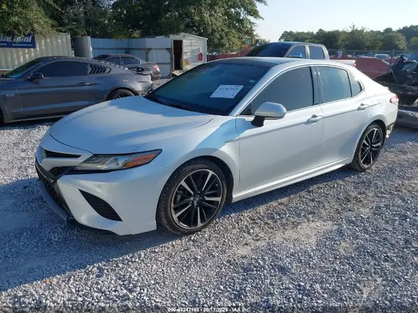 4T1B61HKXJU055581 2018 TOYOTA CAMRY - Image 2