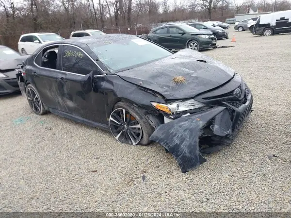 4T1B61HKXJU061963 2018 TOYOTA CAMRY - Image 1