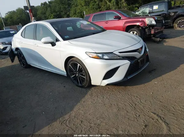 4T1B61HKXJU065401 2018 TOYOTA CAMRY - Image 1