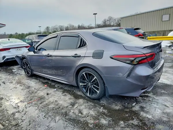 4T1B61HKXJU069898 2018 TOYOTA CAMRY - Image 2