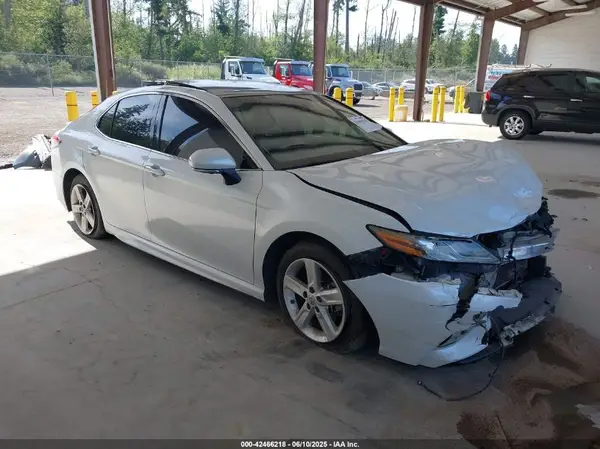 4T1B61HKXJU072719 2018 TOYOTA CAMRY - Image 1