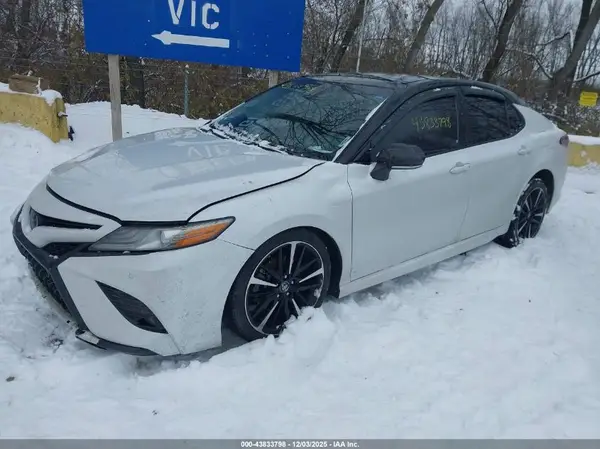 4T1B61HKXJU073286 2018 TOYOTA CAMRY - Image 2