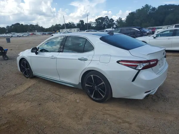 4T1B61HKXJU083834 2018 TOYOTA CAMRY - Image 2