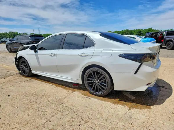 4T1B61HKXJU084028 2018 TOYOTA CAMRY - Image 2