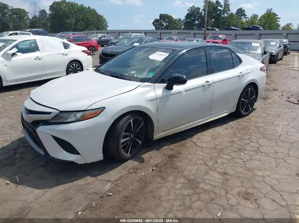 4T1B61HKXJU089097 2018 TOYOTA CAMRY - Image 2
