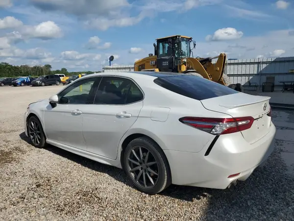 4T1B61HKXJU097040 2018 TOYOTA CAMRY - Image 2