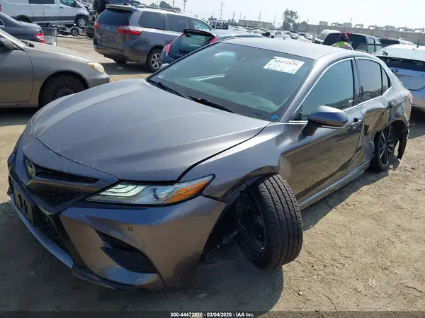 4T1B61HKXJU101863 2018 TOYOTA CAMRY - Image 2