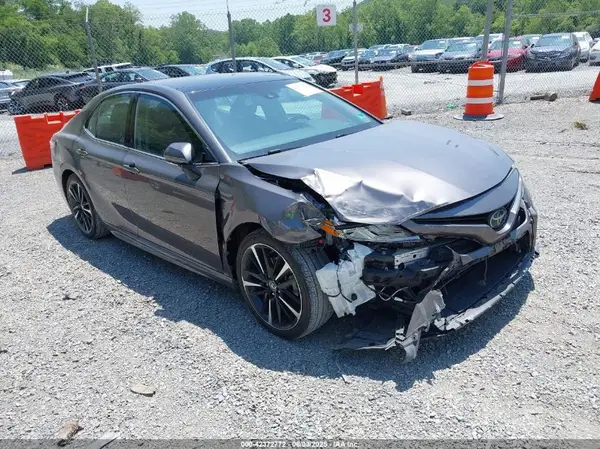 4T1B61HKXJU103032 2018 TOYOTA CAMRY - Image 1