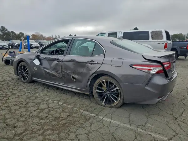 4T1B61HKXJU104763 2018 TOYOTA CAMRY - Image 2