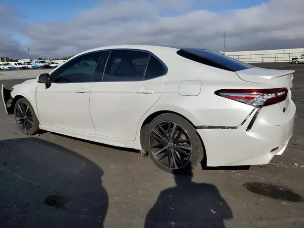 4T1B61HKXJU111048 2018 TOYOTA CAMRY - Image 2