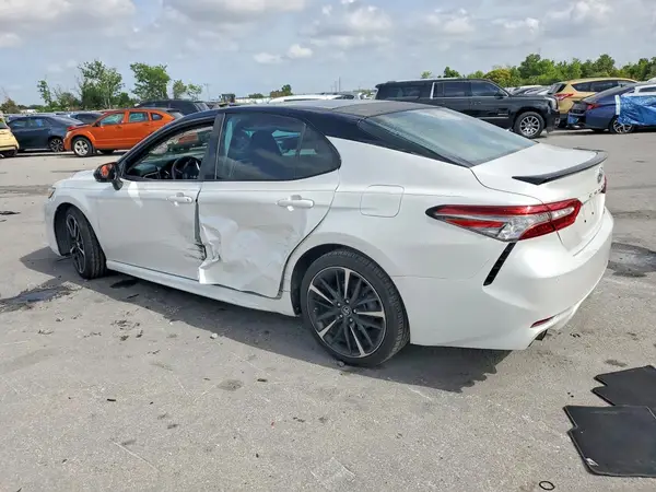 4T1B61HKXJU111664 2018 TOYOTA CAMRY - Image 2