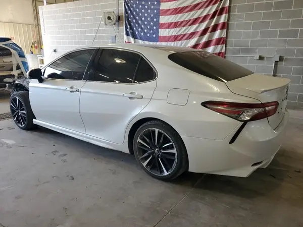 4T1B61HKXJU115889 2018 TOYOTA CAMRY - Image 2