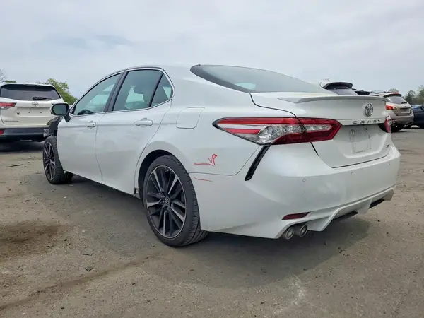 4T1B61HKXJU120395 2018 TOYOTA CAMRY - Image 2