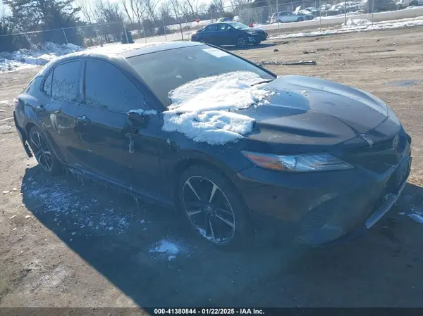 4T1B61HKXJU120879 2018 TOYOTA CAMRY - Image 1
