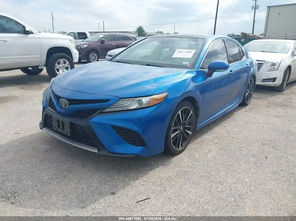 4T1B61HKXJU125581 2018 TOYOTA CAMRY - Image 2