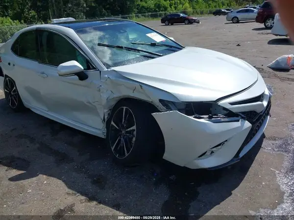 4T1B61HKXJU127699 2018 TOYOTA CAMRY - Image 1