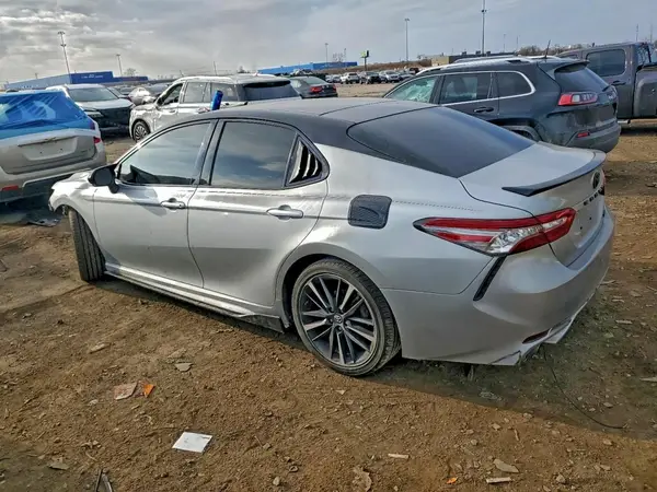 4T1B61HKXJU132983 2018 TOYOTA CAMRY - Image 2