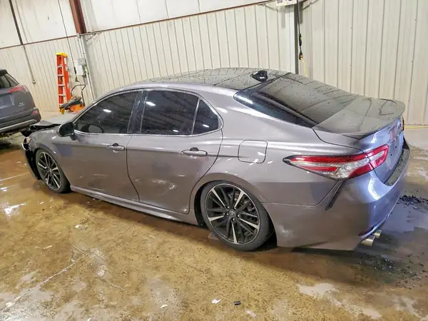 4T1B61HKXJU136175 2018 TOYOTA CAMRY - Image 2