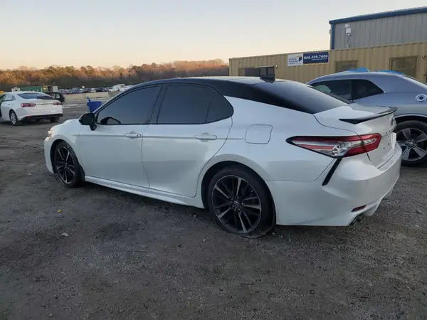 4T1B61HKXJU146706 2018 TOYOTA CAMRY - Image 2