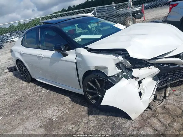 4T1B61HKXJU158841 2018 TOYOTA CAMRY - Image 1