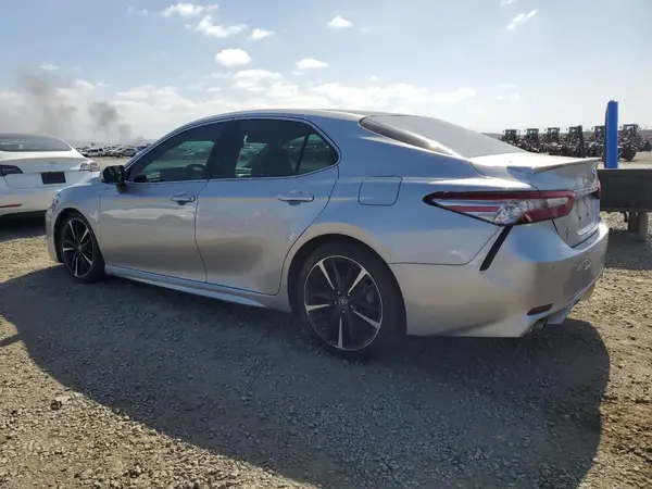 4T1B61HKXJU506640 2018 TOYOTA CAMRY - Image 2